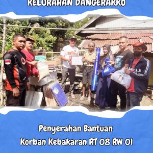 Penyerahan Bantuan untuk Korban Kebaran Oleh Badan Penanggulangan Bencana bersama Lurah Dangerakko